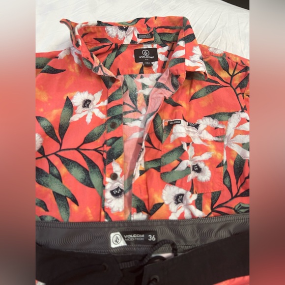 Volcom size medium top, size 36 bottom - Picture 3 of 3